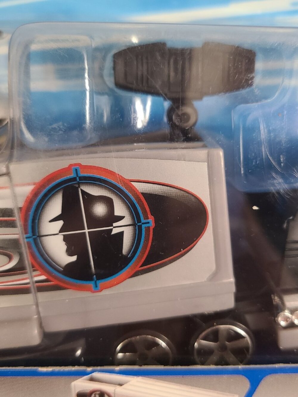Hot Wheels Truckin Transporters Global Surveillance with Helicopter - Picture 3 of 11